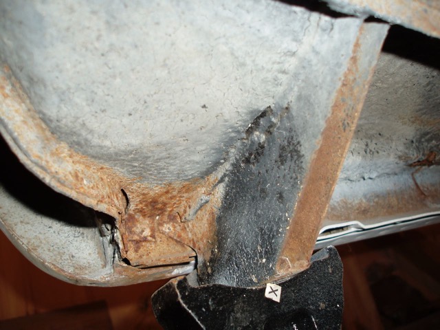 LEft Rear Jack post.jpg