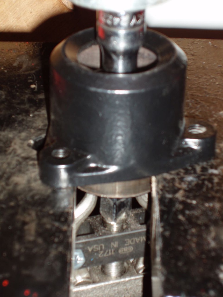 Trunion Bushing extracting.jpg