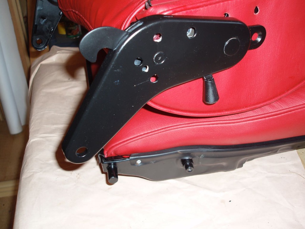 Assembling Passenger seat right hinge.jpg