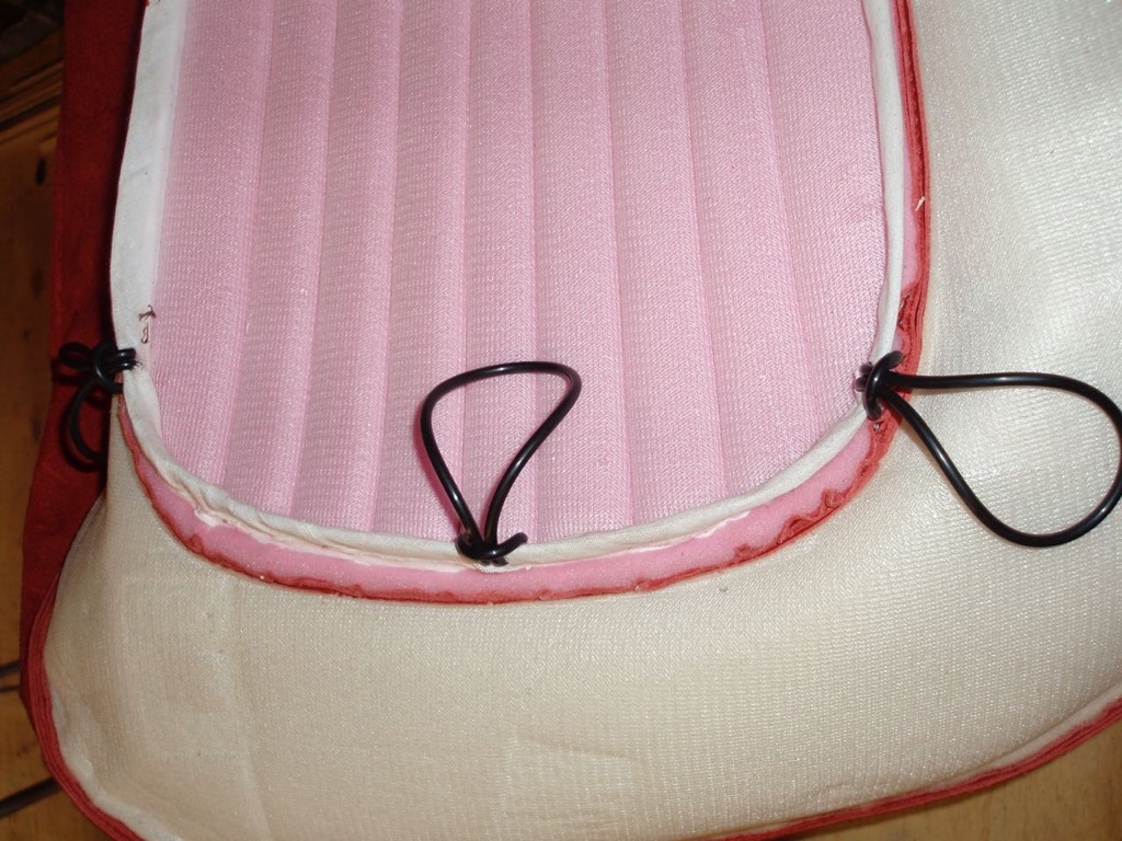 Bands attach to wire support.jpg