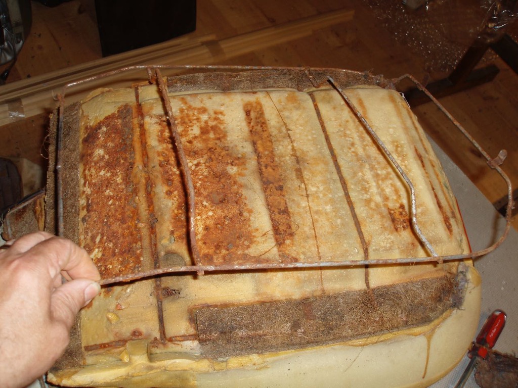 bottom spring moounting wire frame.jpg