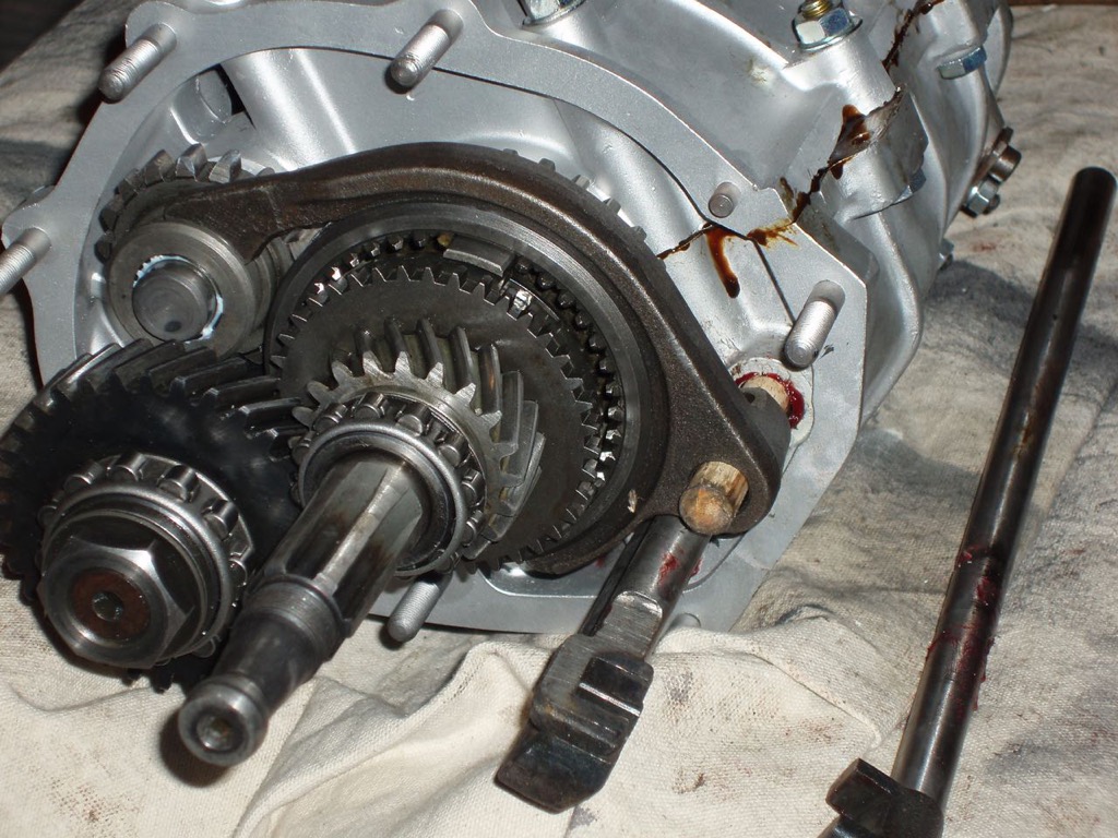 Reverse & 5th - Dowel to maintain detents.jpg